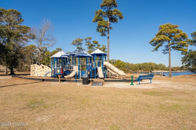 Welcome to South Harbor Village! This well-maintained 2-bedroom on South Harbour Golf Links in North Carolina - for sale on GolfHomes.com, golf home, golf lot