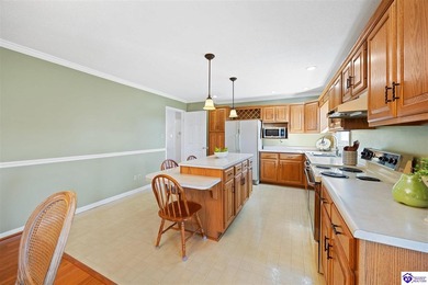 First time on the market in 40 years! This pristine, all-brick on Elizabethtown Municipal Par-3 in Kentucky - for sale on GolfHomes.com, golf home, golf lot