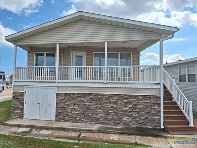 Beautiful custom home located on the resort golf course. Great on Long Island Golf Course in Texas - for sale on GolfHomes.com, golf home, golf lot