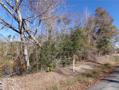 283 foot waterfront lot on Choupique Bayou in Carlyss, Louisiana on Bayou Oaks Country Club in Louisiana - for sale on GolfHomes.com, golf home, golf lot