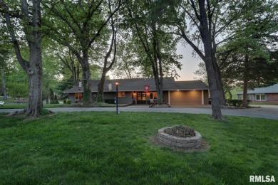 Straight out of a designer magazine comes this immaculate 3 on Spring Lake Country Club in Illinois - for sale on GolfHomes.com, golf home, golf lot