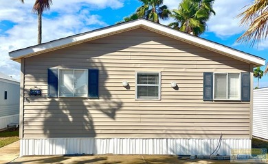 Charming golf-course retreat offering peaceful views and relaxed on Long Island Golf Course in Texas - for sale on GolfHomes.com, golf home, golf lot