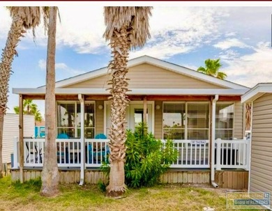 Charming golf-course retreat offering peaceful views and relaxed on Long Island Golf Course in Texas - for sale on GolfHomes.com, golf home, golf lot