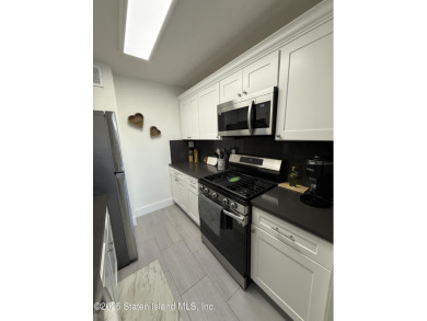 Welcome to this spacious updated one-bedroom apartment in a on Silver Lake Golf Course in New York - for sale on GolfHomes.com, golf home, golf lot