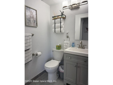 Welcome to this spacious updated one-bedroom apartment in a on Silver Lake Golf Course in New York - for sale on GolfHomes.com, golf home, golf lot