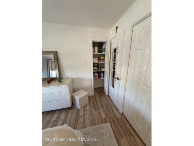 Welcome to this spacious updated one-bedroom apartment in a on Silver Lake Golf Course in New York - for sale on GolfHomes.com, golf home, golf lot
