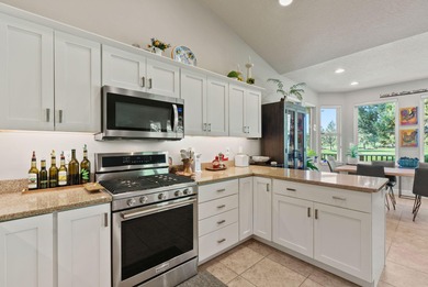 Rare find in The Greens at Redmond Golf Course, single-level, 3 on The Greens at Redmond in Oregon - for sale on GolfHomes.com, golf home, golf lot