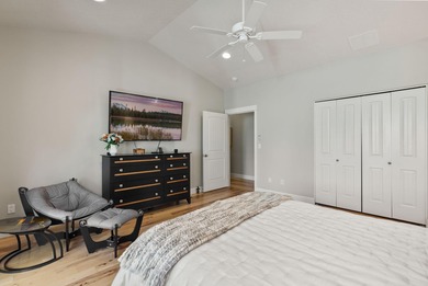 Rare find in The Greens at Redmond Golf Course, single-level, 3 on The Greens at Redmond in Oregon - for sale on GolfHomes.com, golf home, golf lot