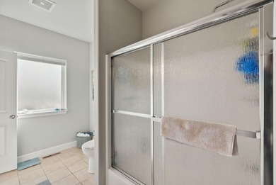 Rare find in The Greens at Redmond Golf Course, single-level, 3 on The Greens at Redmond in Oregon - for sale on GolfHomes.com, golf home, golf lot