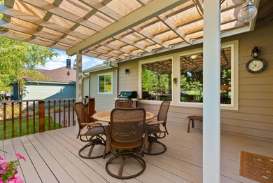 Rare find in The Greens at Redmond Golf Course, single-level, 3 on The Greens at Redmond in Oregon - for sale on GolfHomes.com, golf home, golf lot