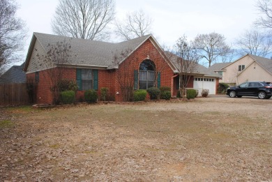 Very wellmaintained house, one owner, no steps except deck to on The Course at River Oaks in Arkansas - for sale on GolfHomes.com, golf home, golf lot