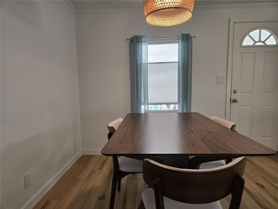 VERY WELL MAINTAINED 2-bedroom 2 bath home in beautiful Zellwood on Zellwood Station Country Club in Florida - for sale on GolfHomes.com, golf home, golf lot