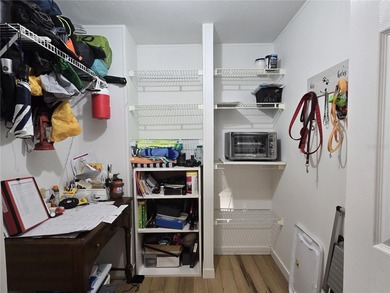 VERY WELL MAINTAINED 2-bedroom 2 bath home in beautiful Zellwood on Zellwood Station Country Club in Florida - for sale on GolfHomes.com, golf home, golf lot