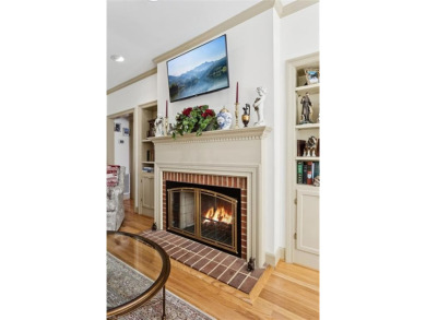 Updated end-unit townhome overlooking the 17th tee of the Blue on Fords Colony Country Club in Virginia - for sale on GolfHomes.com, golf home, golf lot