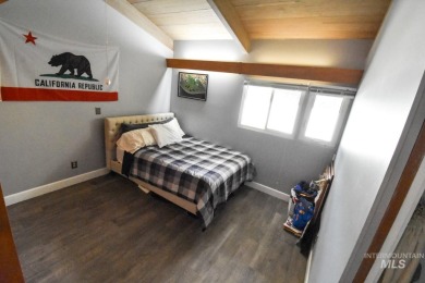 Whether you're an avid golfer or simply appreciate the serene on Quail Ridge Golf Course in Washington - for sale on GolfHomes.com, golf home, golf lot
