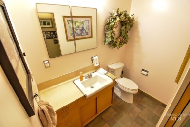 Whether you're an avid golfer or simply appreciate the serene on Quail Ridge Golf Course in Washington - for sale on GolfHomes.com, golf home, golf lot