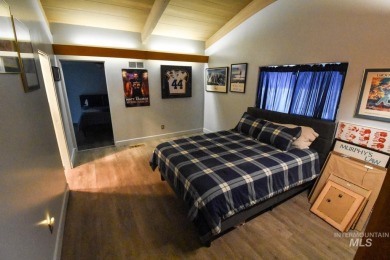 Whether you're an avid golfer or simply appreciate the serene on Quail Ridge Golf Course in Washington - for sale on GolfHomes.com, golf home, golf lot