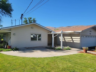 Whether you're an avid golfer or simply appreciate the serene on Quail Ridge Golf Course in Washington - for sale on GolfHomes.com, golf home, golf lot
