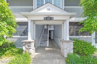 Remodeled in 2024, this entry level ranch style condo has no on Fenton Farms Golf Club in Michigan - for sale on GolfHomes.com, golf home, golf lot