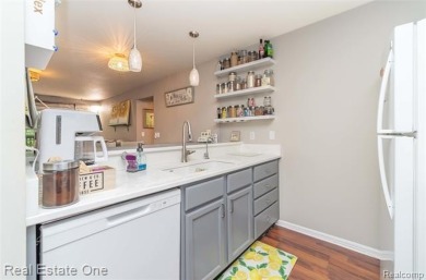 Remodeled in 2024, this entry level ranch style condo has no on Fenton Farms Golf Club in Michigan - for sale on GolfHomes.com, golf home, golf lot