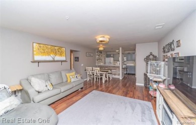 Remodeled in 2024, this entry level ranch style condo has no on Fenton Farms Golf Club in Michigan - for sale on GolfHomes.com, golf home, golf lot