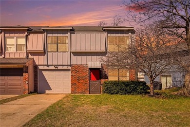 Charming Updated Townhouse in Peaceful Golf Course Community on River Oaks Golf Course in Missouri - for sale on GolfHomes.com, golf home, golf lot