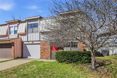 Charming Updated Townhouse in Peaceful Golf Course Community on River Oaks Golf Course in Missouri - for sale on GolfHomes.com, golf home, golf lot