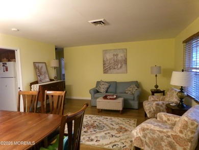 Popular Baronet model in need of a new owner. This nicely on Greenbriar Woodlands in New Jersey - for sale on GolfHomes.com, golf home, golf lot