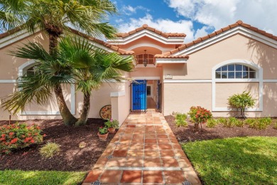 3/3/2 CBS Charming Courtyard Home with pool. Lakefront home is on Lost Lake Golf Club in Florida - for sale on GolfHomes.com, golf home, golf lot