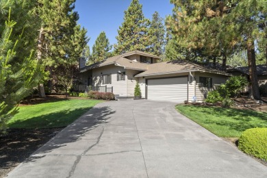 Beautifully maintained 3BR/3BA home in the coveted River's Edge on Rivers Edge Golf Resort in Oregon - for sale on GolfHomes.com, golf home, golf lot