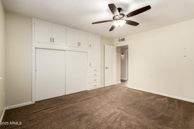 Welcome to this beautifully maintained 2-bedroom, 2-bath Gemini on Sun City Lakes West and East in Arizona - for sale on GolfHomes.com, golf home, golf lot