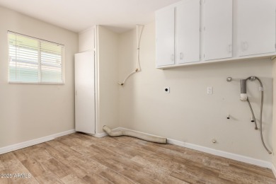 Welcome to this beautifully maintained 2-bedroom, 2-bath Gemini on Sun City Lakes West and East in Arizona - for sale on GolfHomes.com, golf home, golf lot