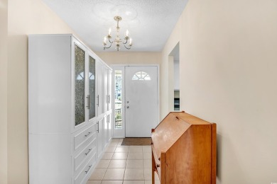 Cozy 3 bedroom / 2 full bath single story home  nestled in an on Heron Point Golf Club in South Carolina - for sale on GolfHomes.com, golf home, golf lot