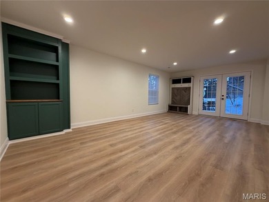 Beautiful custom built 3 bedroom, 2 bath home offers over 2500 on Raintree Country Club in Missouri - for sale on GolfHomes.com, golf home, golf lot