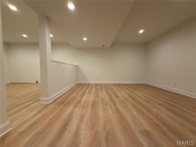 Beautiful custom built 3 bedroom, 2 bath home offers over 2500 on Raintree Country Club in Missouri - for sale on GolfHomes.com, golf home, golf lot