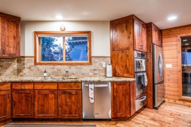 Welcome to the one-of-a-kind Villa Vista Lodge in on Sierra Star Golf Course in California - for sale on GolfHomes.com, golf home, golf lot