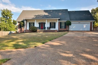Nestled on the Colonial Country Club golf course, this amazing on Colonial Country Club in Tennessee - for sale on GolfHomes.com, golf home, golf lot