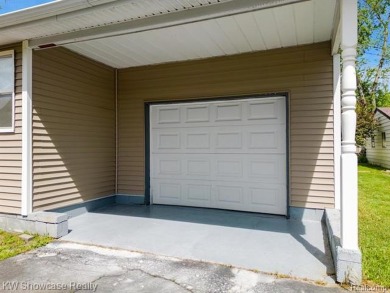 LOCATION LOCATION, CLEAN UPDATED 2 BDRM, 2 BATH, RANCH IN on Bay Pointe Golf Club in Michigan - for sale on GolfHomes.com, golf home, golf lot