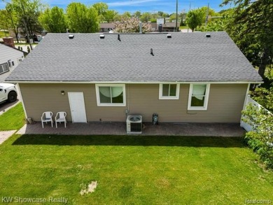 LOCATION LOCATION, CLEAN UPDATED 2 BDRM, 2 BATH, RANCH IN on Bay Pointe Golf Club in Michigan - for sale on GolfHomes.com, golf home, golf lot