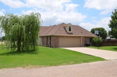 Terrific 3-Bedroom, 2-Bath Home with Pool and Outdoor Kitchen on Shady Oaks Golf Course in Texas - for sale on GolfHomes.com, golf home, golf lot