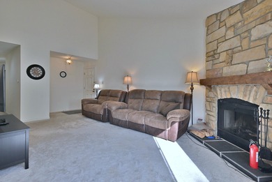 Beautiful, move in condition condominium in popular Rob Roy on Rob Roy Golf Club in Illinois - for sale on GolfHomes.com, golf home, golf lot