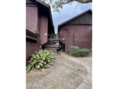 GREAT PRICE!! Very nice 1 bedroom condo in Molokai Village. Just on Diamondhead Country Club in Mississippi - for sale on GolfHomes.com, golf home, golf lot