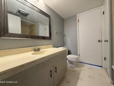 GREAT PRICE!! Very nice 1 bedroom condo in Molokai Village. Just on Diamondhead Country Club in Mississippi - for sale on GolfHomes.com, golf home, golf lot