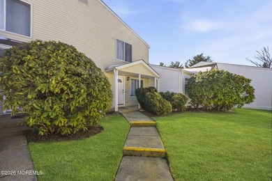 Beautifully maintained 2-bedroom townhouse-style condo with a on Raintree Golf Course in New Jersey - for sale on GolfHomes.com, golf home, golf lot