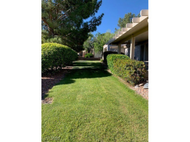 This charming home is a 2 bed 2 bath townhouse in age restricted on Desert Willow Golf Course in Nevada - for sale on GolfHomes.com, golf home, golf lot