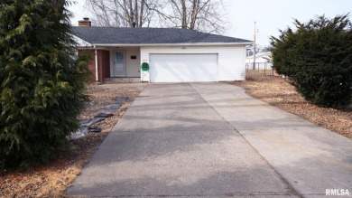 Welcome to this charming 2 Bedroom Ranch you've been waiting for on Saukie Municipal Golf Course in Illinois - for sale on GolfHomes.com, golf home, golf lot