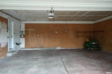 Welcome to this charming 2 Bedroom Ranch you've been waiting for on Saukie Municipal Golf Course in Illinois - for sale on GolfHomes.com, golf home, golf lot