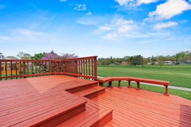 This is the perfect ranch in the perfect location that you've on Streamwood Oaks Golf Club in Illinois - for sale on GolfHomes.com, golf home, golf lot