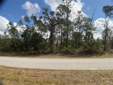 Great building lot in an up and coming neighborhood.  Close to on Bobcat Trail Golf Club in Florida - for sale on GolfHomes.com, golf home, golf lot