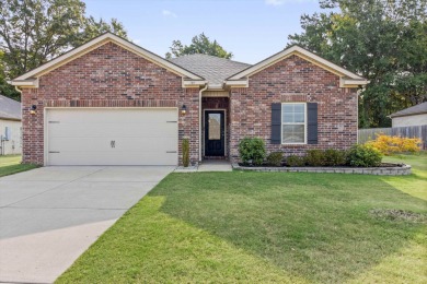Welcome to 170 Aberdeen Dr! This 4-bedroom, 2-bath home offers 1 on Fair Oaks Golf Club in Tennessee - for sale on GolfHomes.com, golf home, golf lot